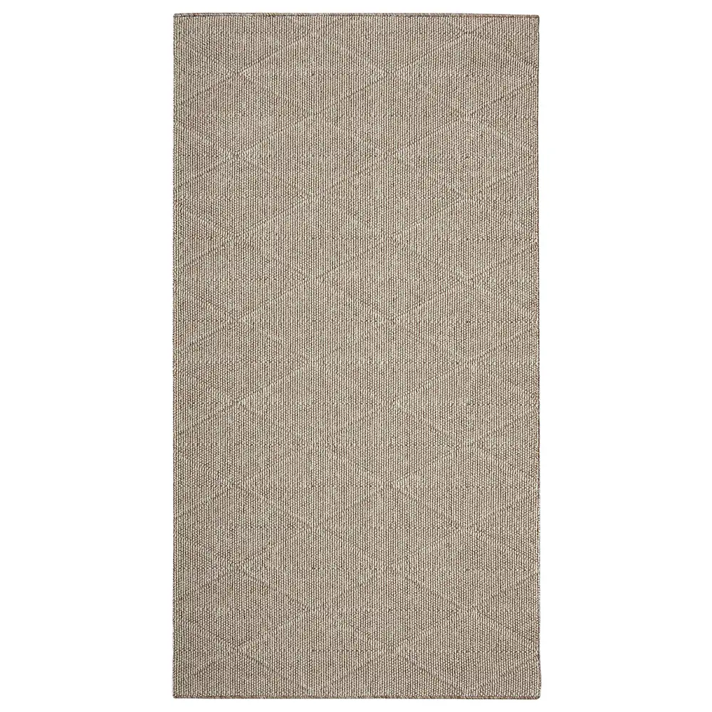 Polar kumipohjainen matto beige Polar mittatilausmatto beige pysyy paikallaan